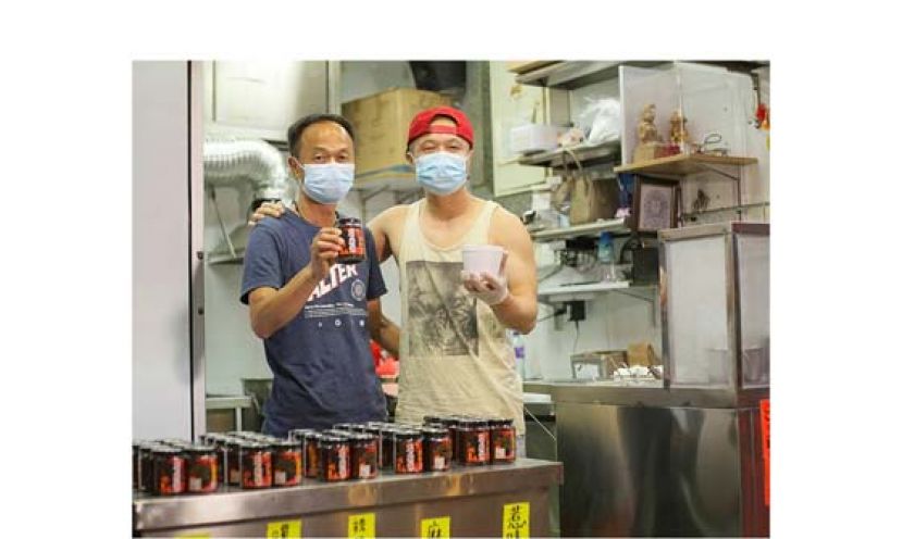 陈氏兄弟年龄相差14年，但不约而同喜欢下厨，早年更一起摆小贩档卖鱼蛋。