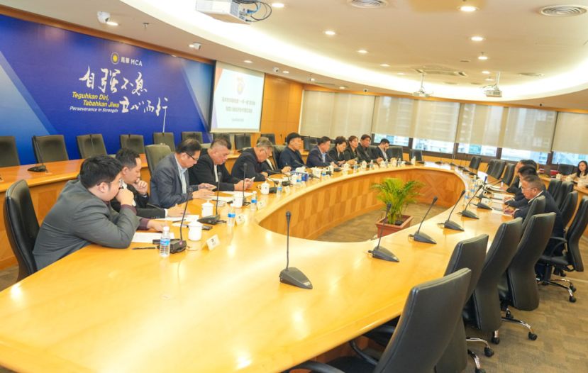 马华对华事务暨"一带一路"委员会与四川省经济合作局举行交流会，双方围绕加强马中经贸合作、深化"一带一路"交流，以及推动更多企业合作机会进行深入交流，并探讨通过博览会、经贸活动、企业对接及投资推广等方式，进一步扩大双方合作空间。