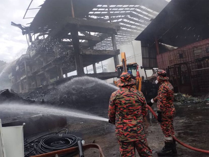 9哩英达利亚工业区火灾  截至中午12时火势被扑灭约60%