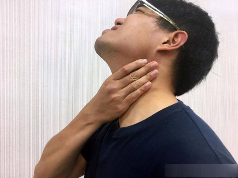 若触摸到身体有肿块，也是癌讯警讯之一。