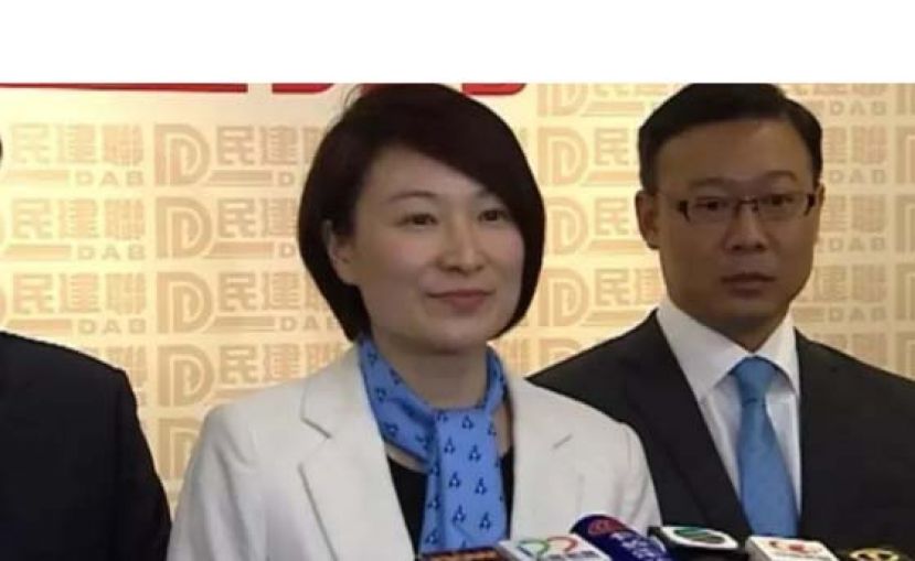 民建联主席、香港立法会内委会主席李慧琼（中）表示，民建联全力支持。