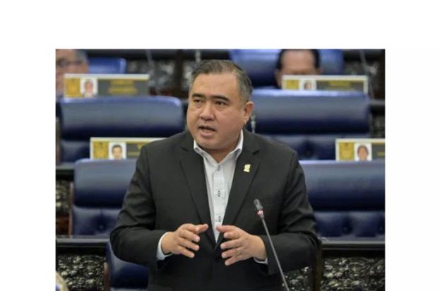 交通部长陆兆福。