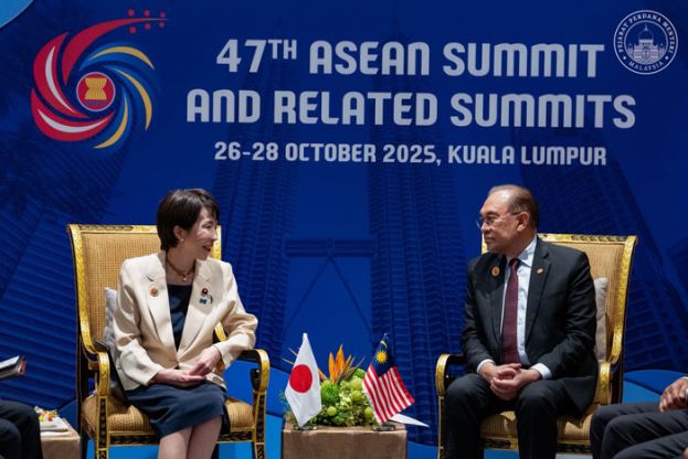 拿督斯里安华与日本首相高市早苗举行双边会谈。