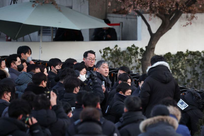公搜处人员进入尹锡悦官邸。