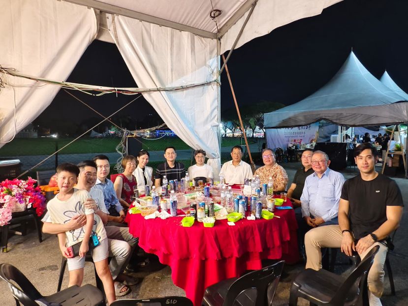 中国驻古晋总领事与砂中友协理事成员共聚古晋美食节交流晚餐