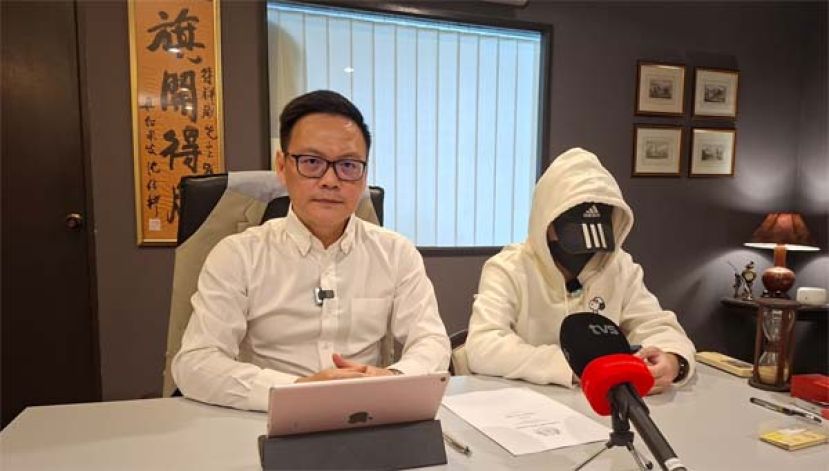 左为砂人民联合党公共投诉局主任符祥威和受害的兄长，在记者招待会上一摄。