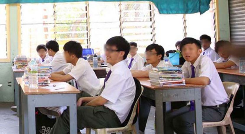 为巩固国家团结，旺阿末法依沙建议政府，应逐步废除本地的多源流学校。