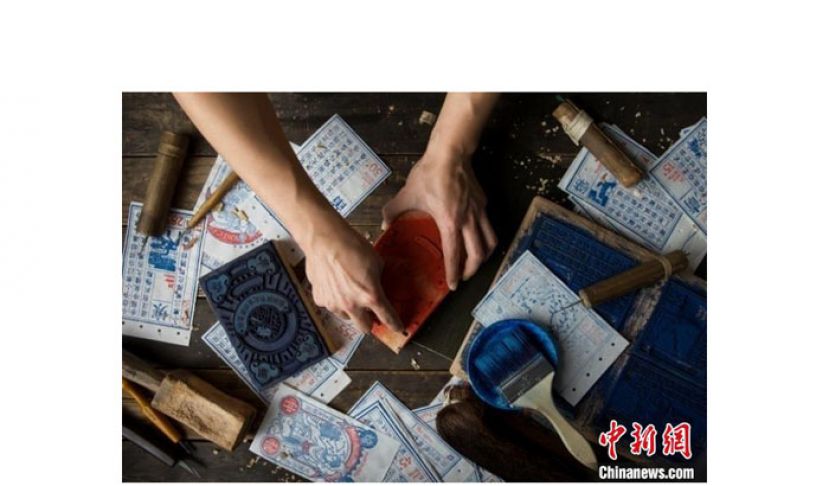 凤翔木版年画为主元素的日历制作过程。