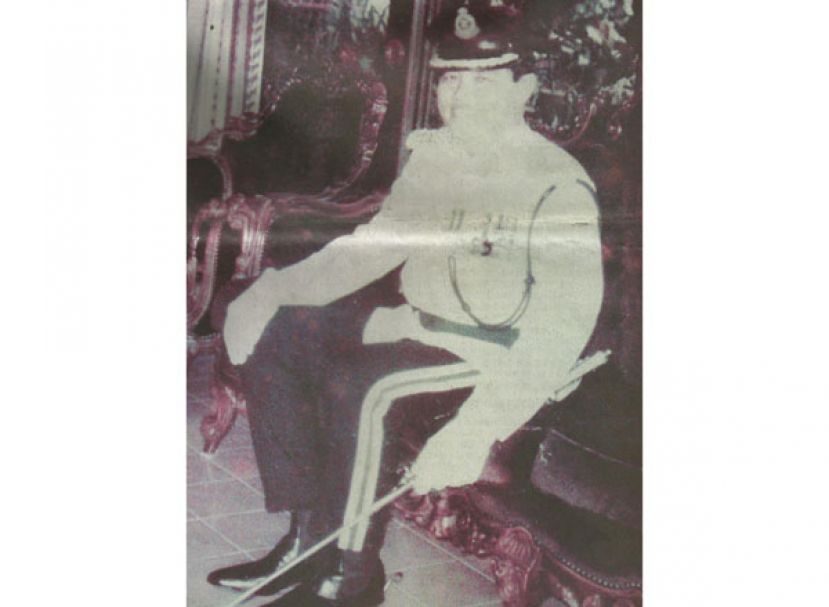 曾经威震黑白两道的“夏叔”夏添顺，身着警监制服时的英姿。