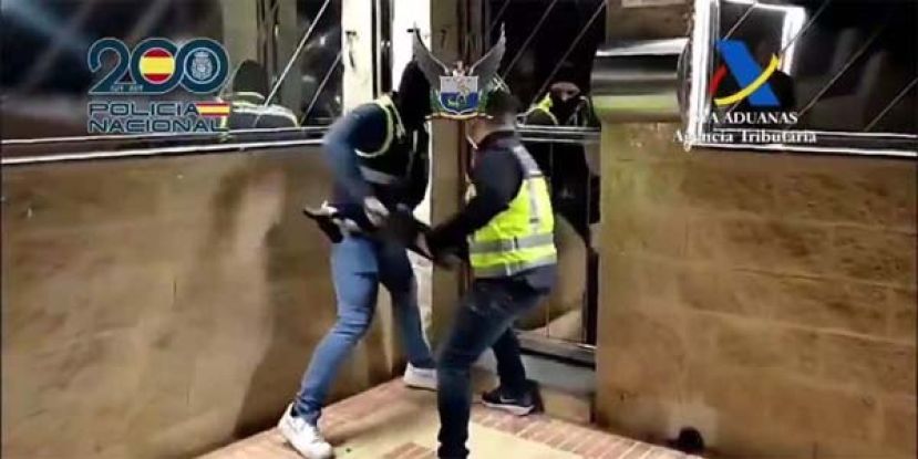 西班牙警队贪官豪宅曝光，同僚搜出2千万欧元现钞。