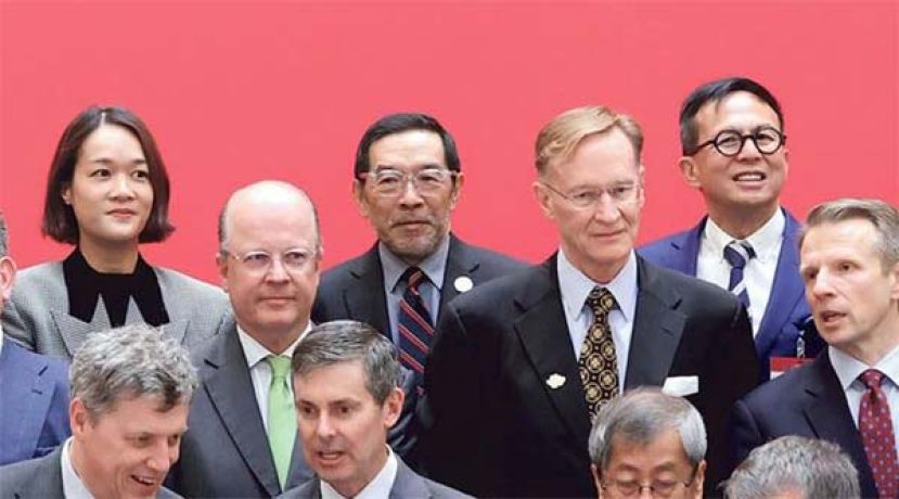 香港首富李嘉诚次子李泽楷（后排右一）出席中国发展高层论坛。
