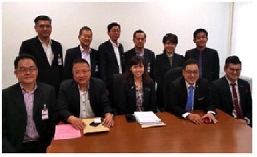 晋汉连省津贴华小董联会与副教育部长张念群举行交流会后合影。前排左起;为田松茂、蔡文铎、张念群、张健仁和俞利文。