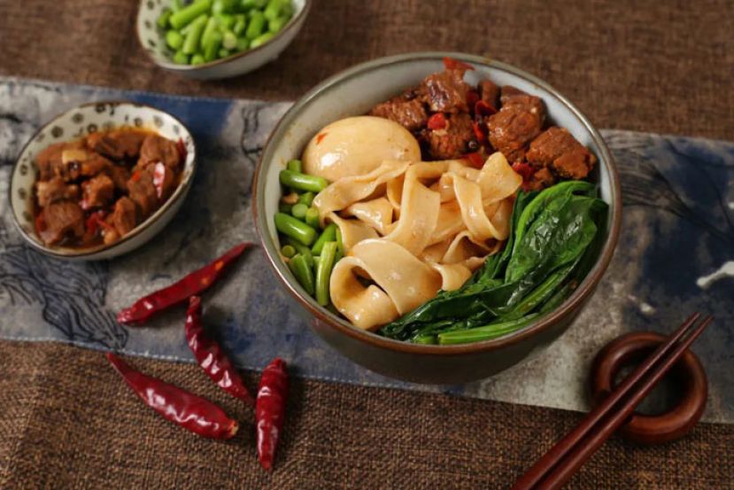 牛肉板面。 