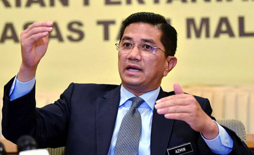 经济事务部长拿督斯里阿兹敏。