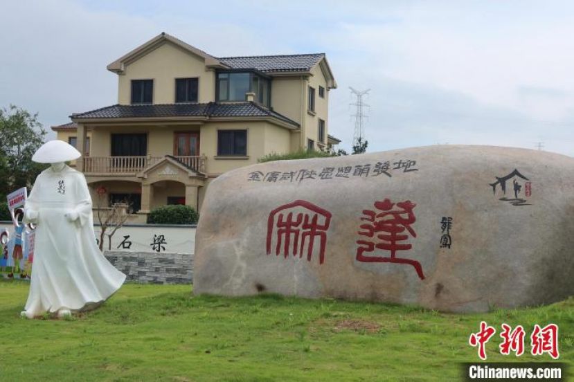 麻蓬村口设置的景观节点。