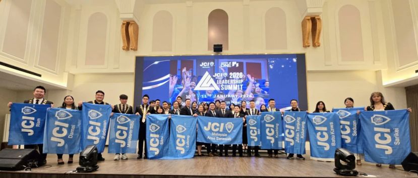 2026领导力峰会马来西亚国际青年商会署理总会长兼砂区主席萧扬明以及来自砂拉越的参与者合影。