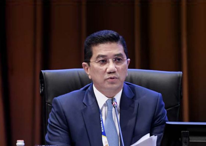 贸工部长拿督斯里阿兹敏。