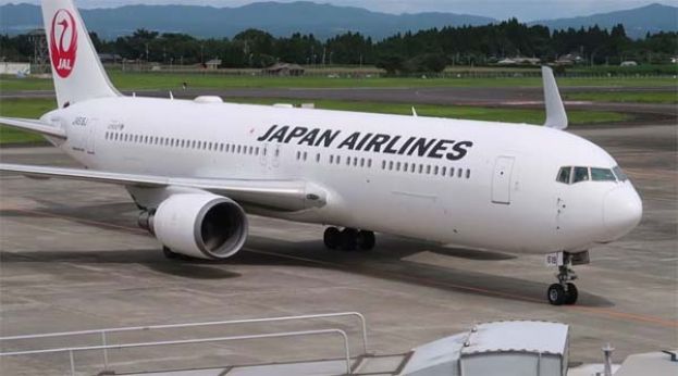 日航客机出发前舱内冒烟，245人急疏散。