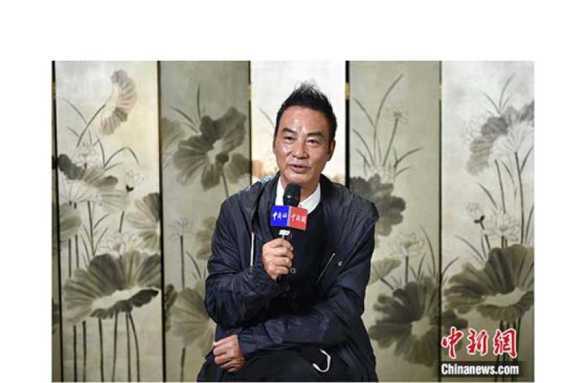 任达华接受中新网记者专访。