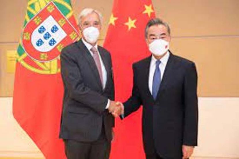 王毅会见葡萄牙外长克拉维尼奥。