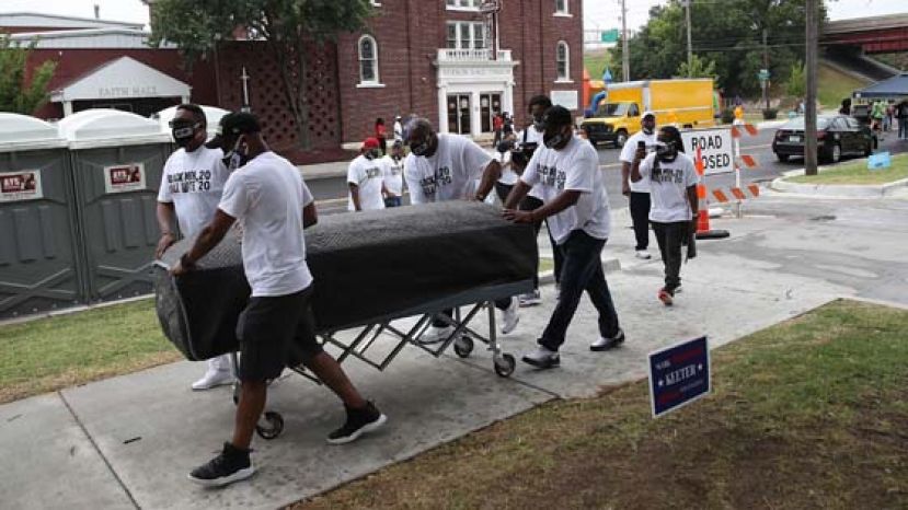 非裔男子弗洛伊德遭警察暴力执法致死后，俄克拉荷马州也爆发反对种族主义和警察暴行的示威活动。