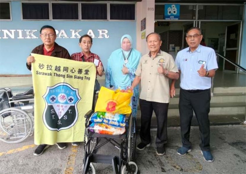 砂同心善堂赠轮椅   予原住民脑瘤患者
