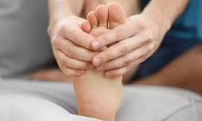 小腿突抽筋　脚趾往膝盖扳缓痛自救