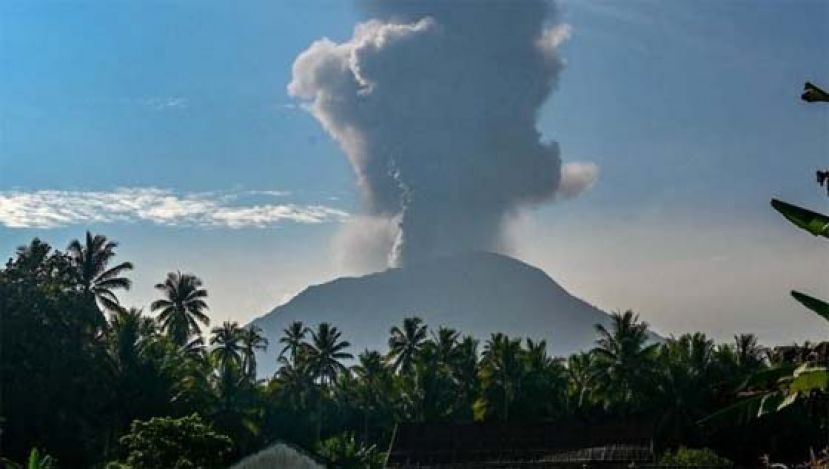 印尼伊布火山喷发，警戒升至最高级。