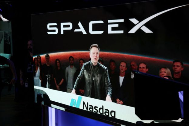 SpaceX。
