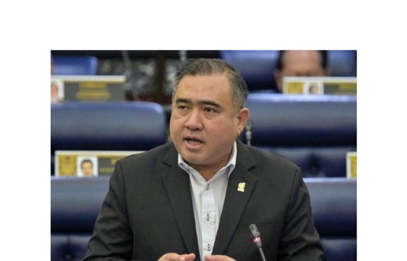 交通部长陆兆福。