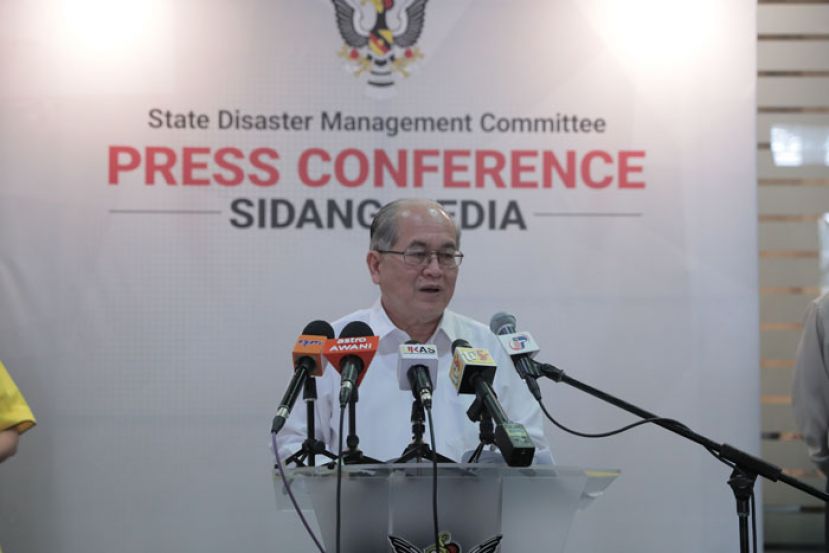 砂副首长拿督阿玛道格拉斯。