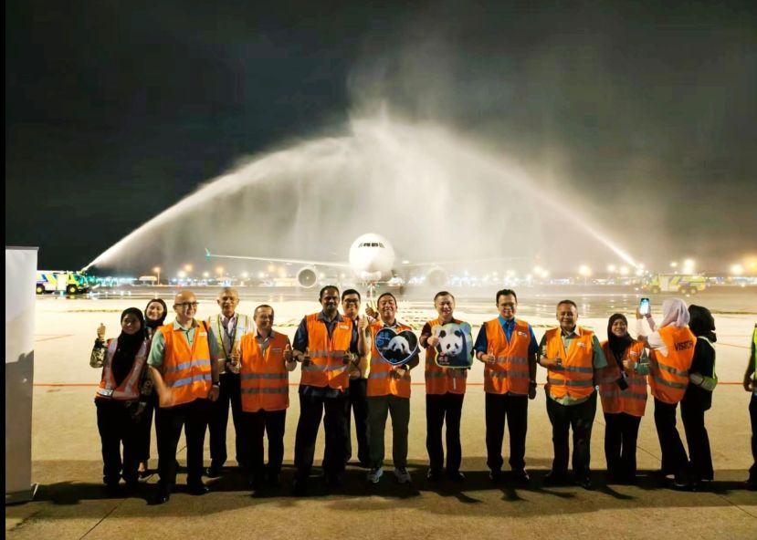 旅马大熊猫&ldquo;辰星&rdquo;和&ldquo;晓月&rdquo;抵达大马