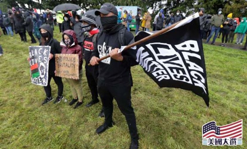 新一轮平权运动开始扭转舆论，大多数地区都倾向认同示威者，令主张严厉镇压示威的特朗普，与中间派选民，甚至是共和党党友渐行渐远。