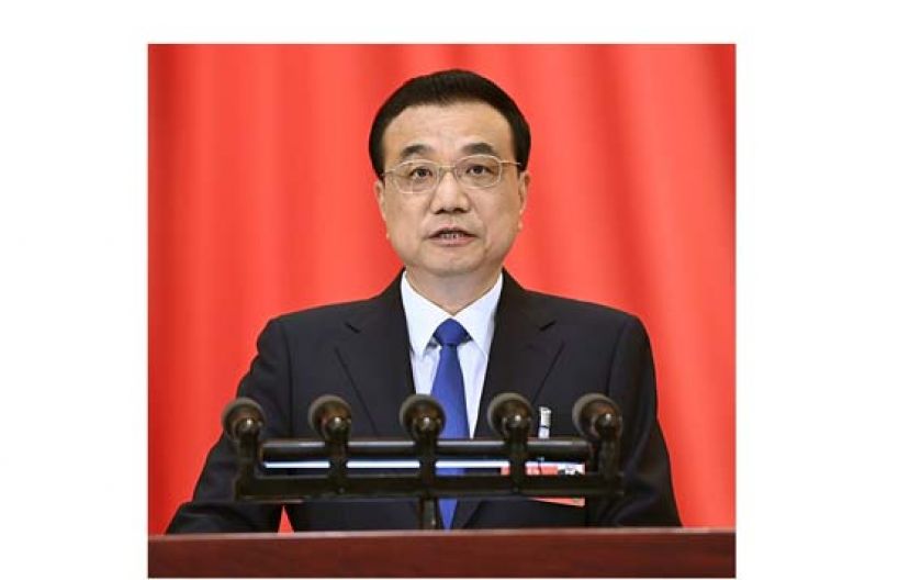 国务院总理李克强作政府工作报告。
