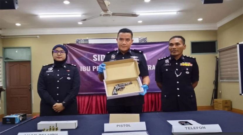 警方在行动中起获一把0.38口径左轮手枪。