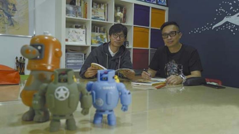 《香港重机》原作者Felix（右）和创造馆主理人余儿，一起合作炮制绘本小说《燃烧吧！香港重机》。