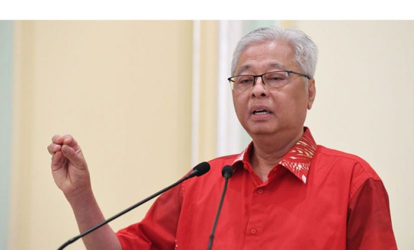 国防部高级部长拿督斯里依斯迈沙比里。