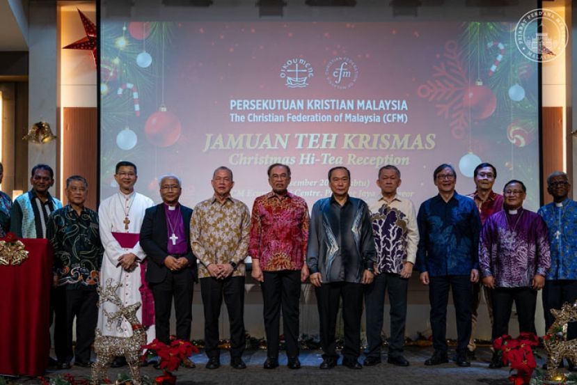 首相安华出席大马基督教联合会圣诞节下午茶会。