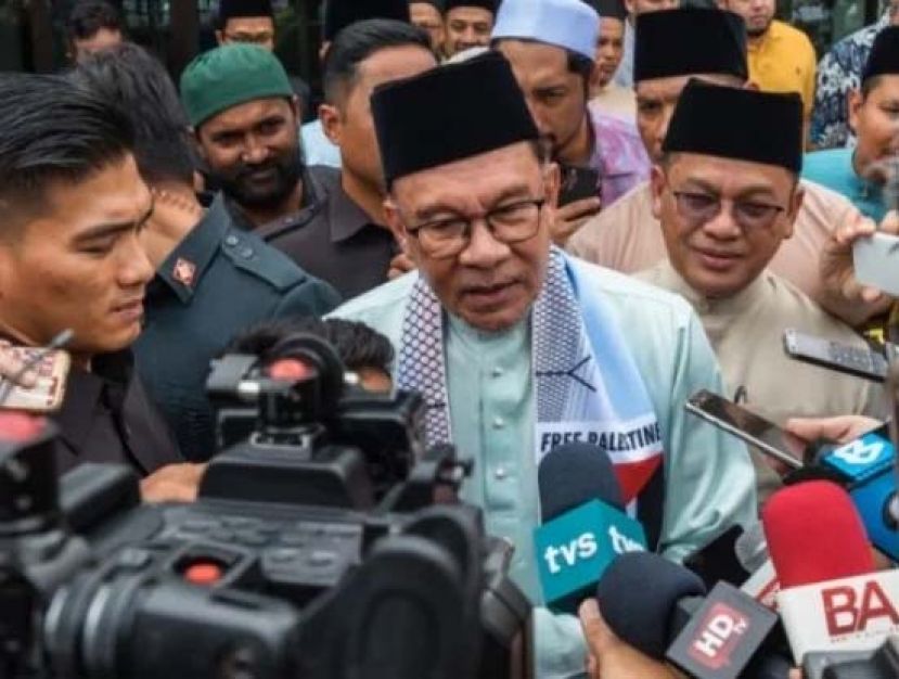 ●首相拿督斯里安华接受媒体访问。