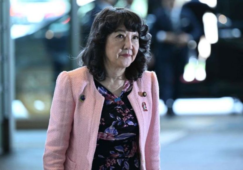 高市早苗首度改组内阁，总务相林芳正退出，经济阁僚几乎全留任。