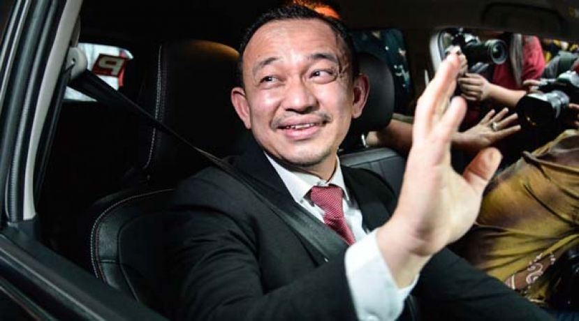 马智礼辞去教长一职后，驾车离开教育部(档案照片)。