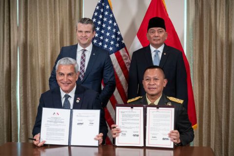 4月13日，美国与印尼宣布建立重大的国防合作夥伴关系。