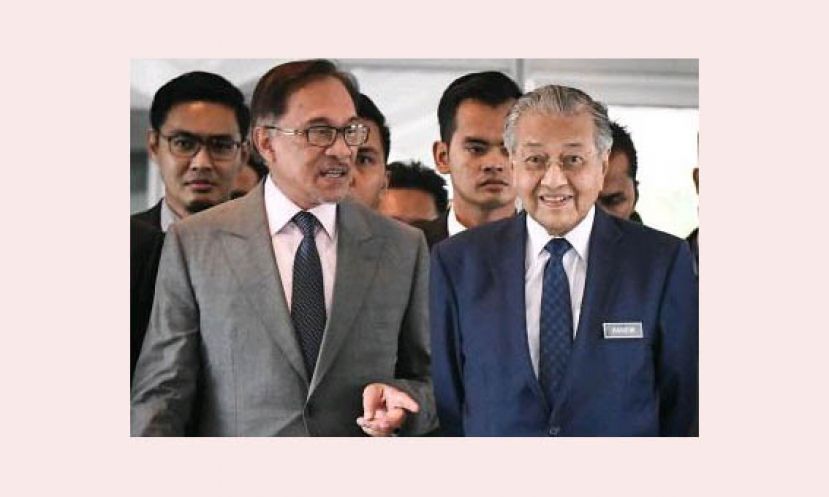 安华和马哈迪各有支持群众。