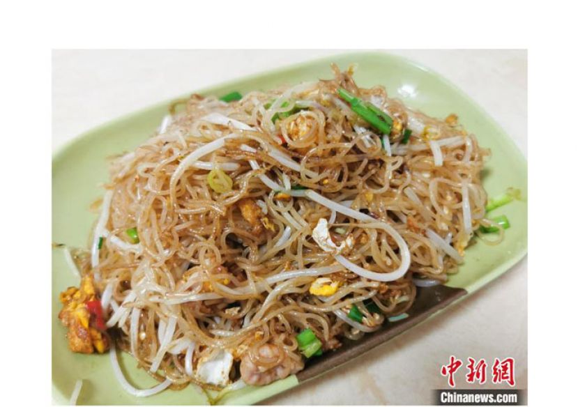 搭配猪杂、芽菜炒米粉是台山当地&ldquo;锅气十足&rdquo;的吃法。