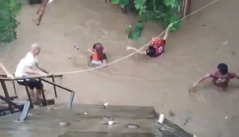 菲律宾洪患土石流灾情严重。