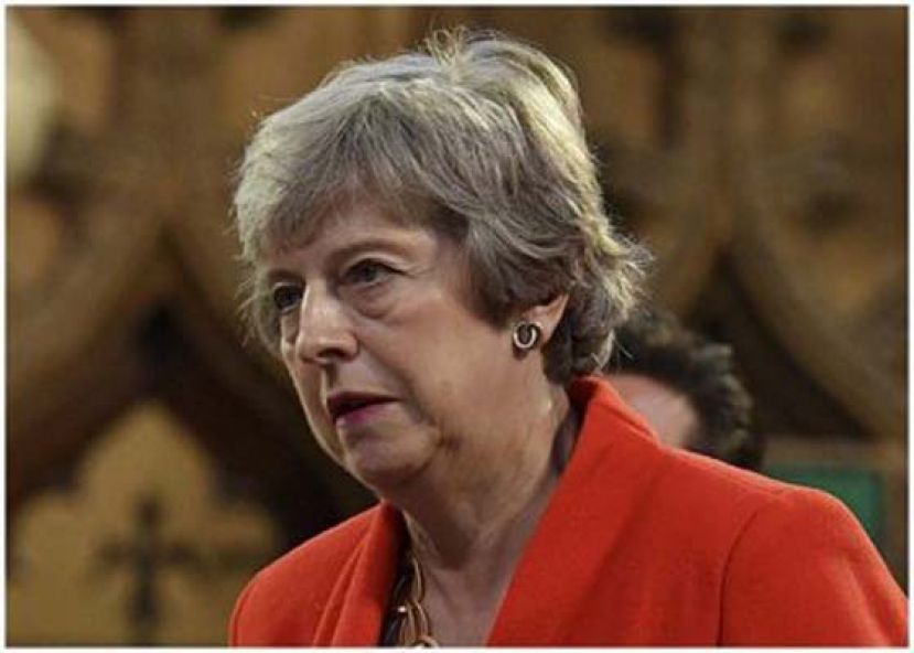 特蕾莎梅指摘约翰逊抗疫措施击垮英国贸易。