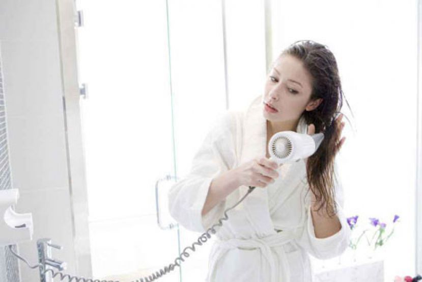 穿短裙懒吹头积湿易水肿 宜戒生冷饮食汤水祛湿