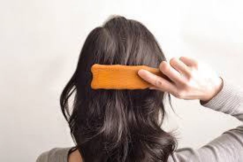 每天梳梳头等于按摩全身 改善高血压中风