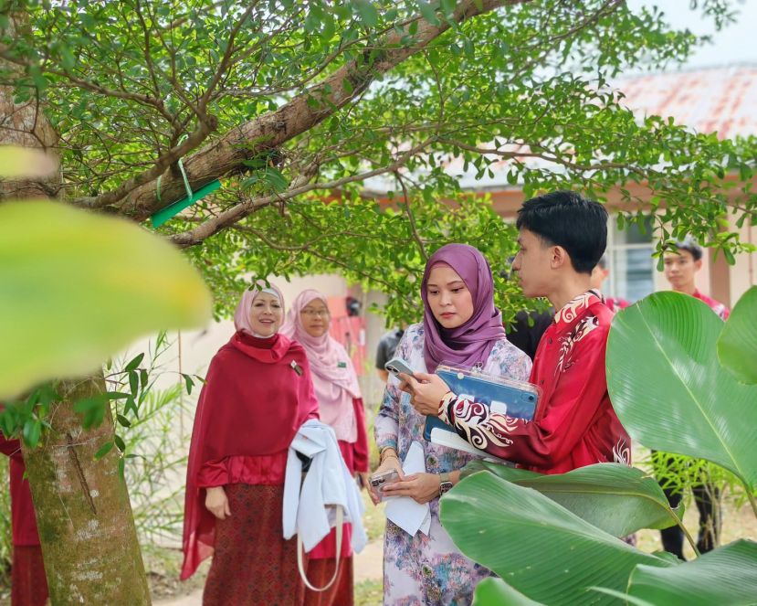 砂拉越兰花学会名誉赞助人到访MRSM古晋　助力兰花体外微繁殖项目项目迈向国际