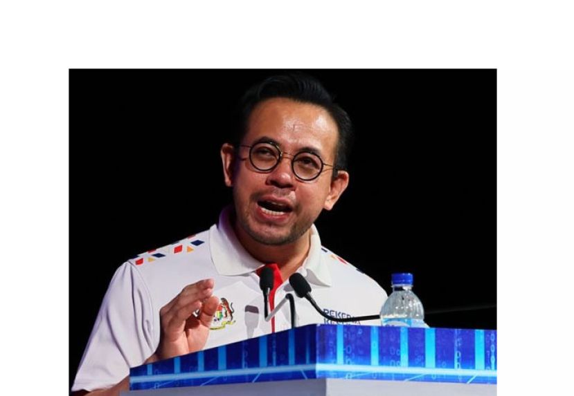 人力资源部长沈志强。